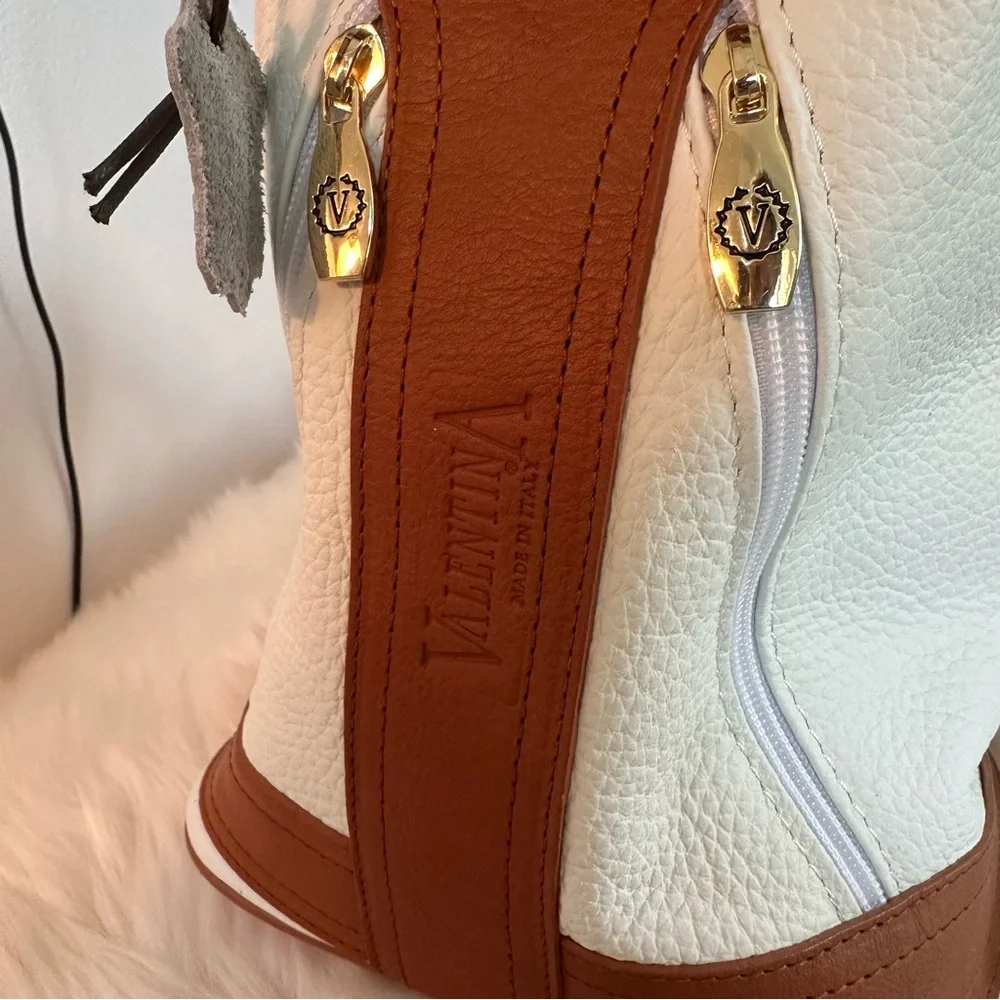 NWOT Italian White Brown Embosed Leather Convertible Backpack / Handbag w/Zipper